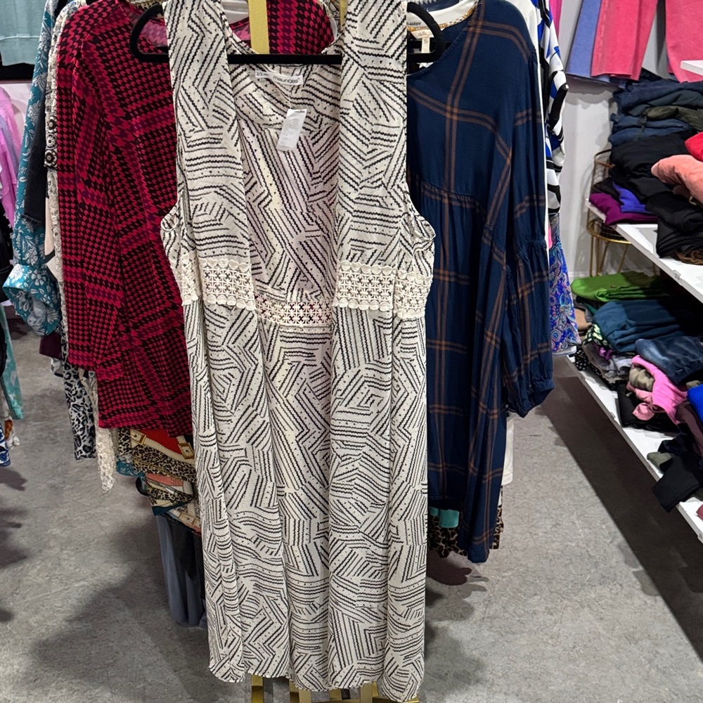 Maurices Cream and Black Patterned Sleeveless Dress